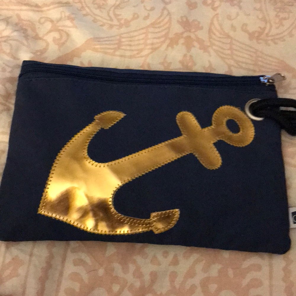 DEI Navy wristlet with gold anchor